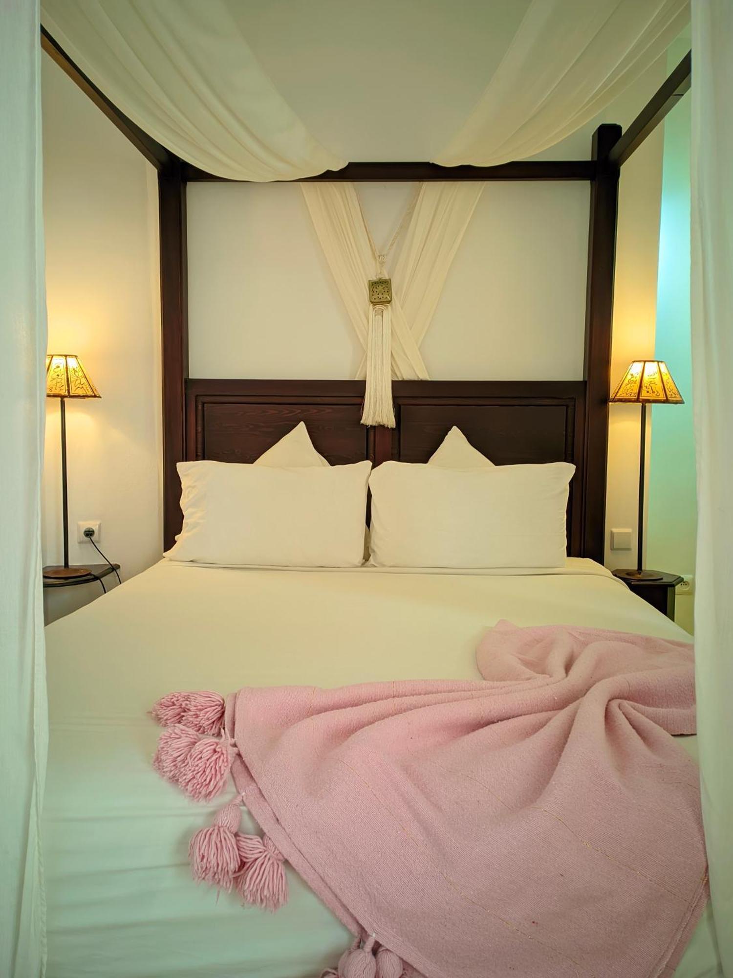 La Fontaine Bleue Hotel เอสเซาอิรา ภายนอก รูปภาพ