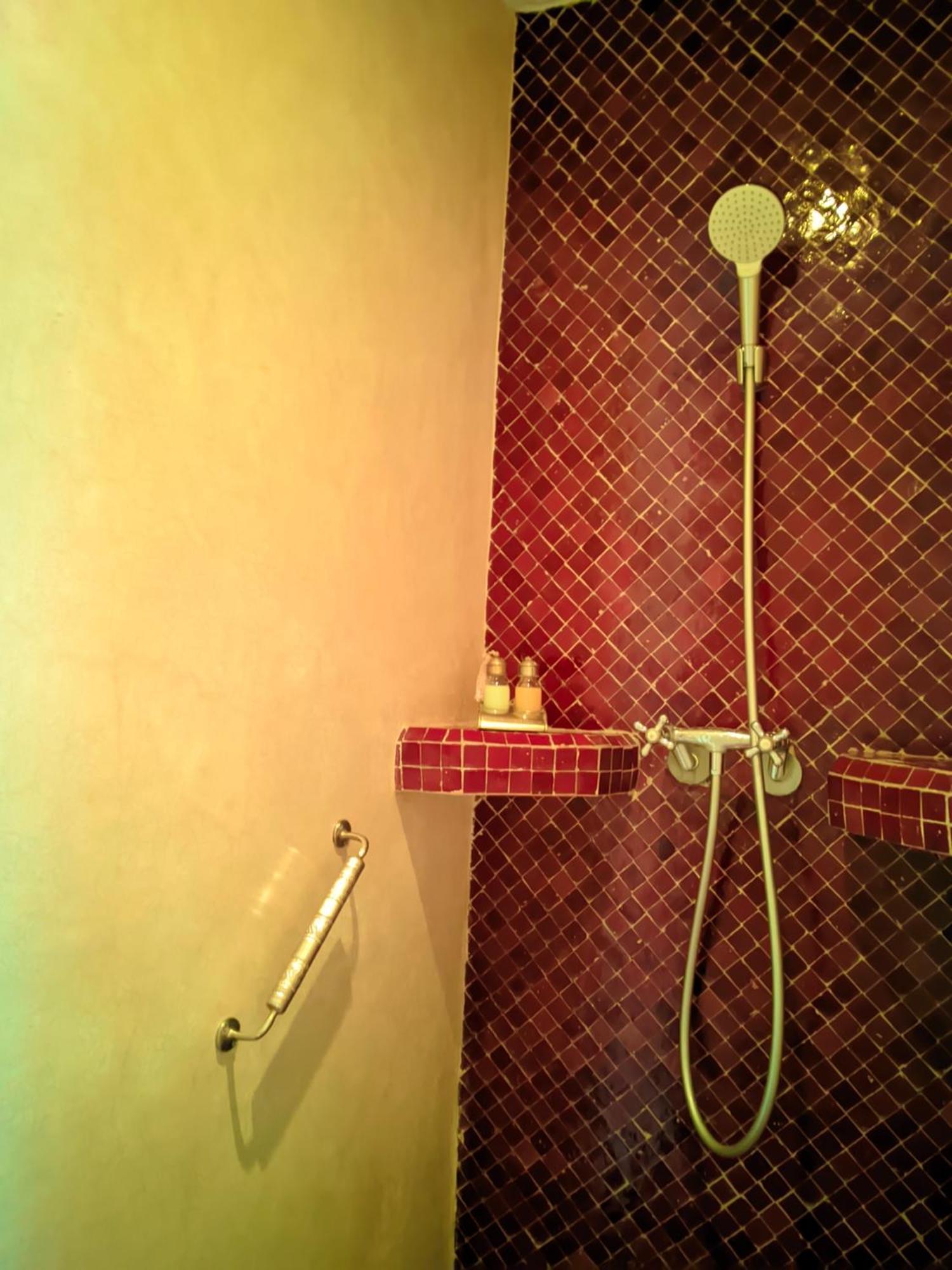 La Fontaine Bleue Hotel เอสเซาอิรา ภายนอก รูปภาพ